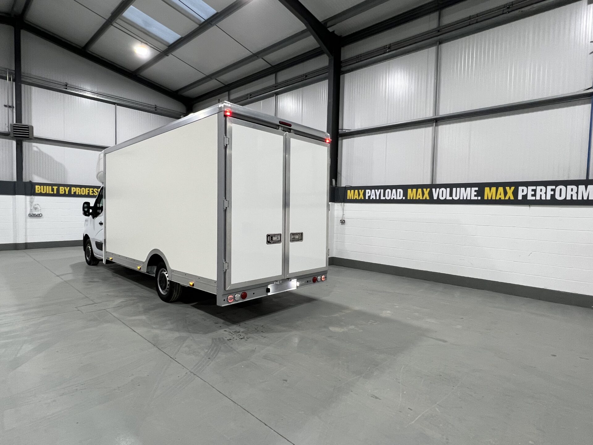 XL 4.5M Renault Master Pro low loader Luton van Maxi Mover