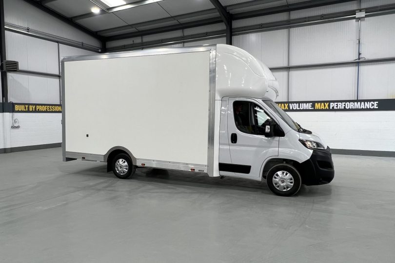 Fiat QubeMAX Jumbo 4.5M x 2.7M Wide-Trak Extra-High Roof