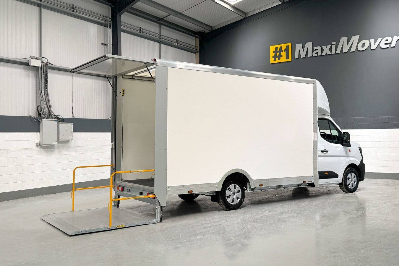 Maxi Mover AeroMAX Low Loader Van with HD Tail Lift