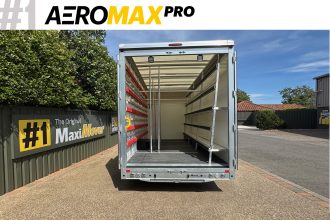 Renault AeroMAX PRO XXL 5.0 x 2.5 Low Floor Glass & Glazing Van