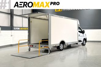 2025 (75) Renault AeroMAX PRO 4.5M x 2.3M Low Tail Lift Luton Van