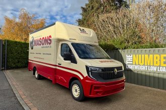 Renault AeroMAX PRO 4.5M x 2.5M Low Floor Luton Van
