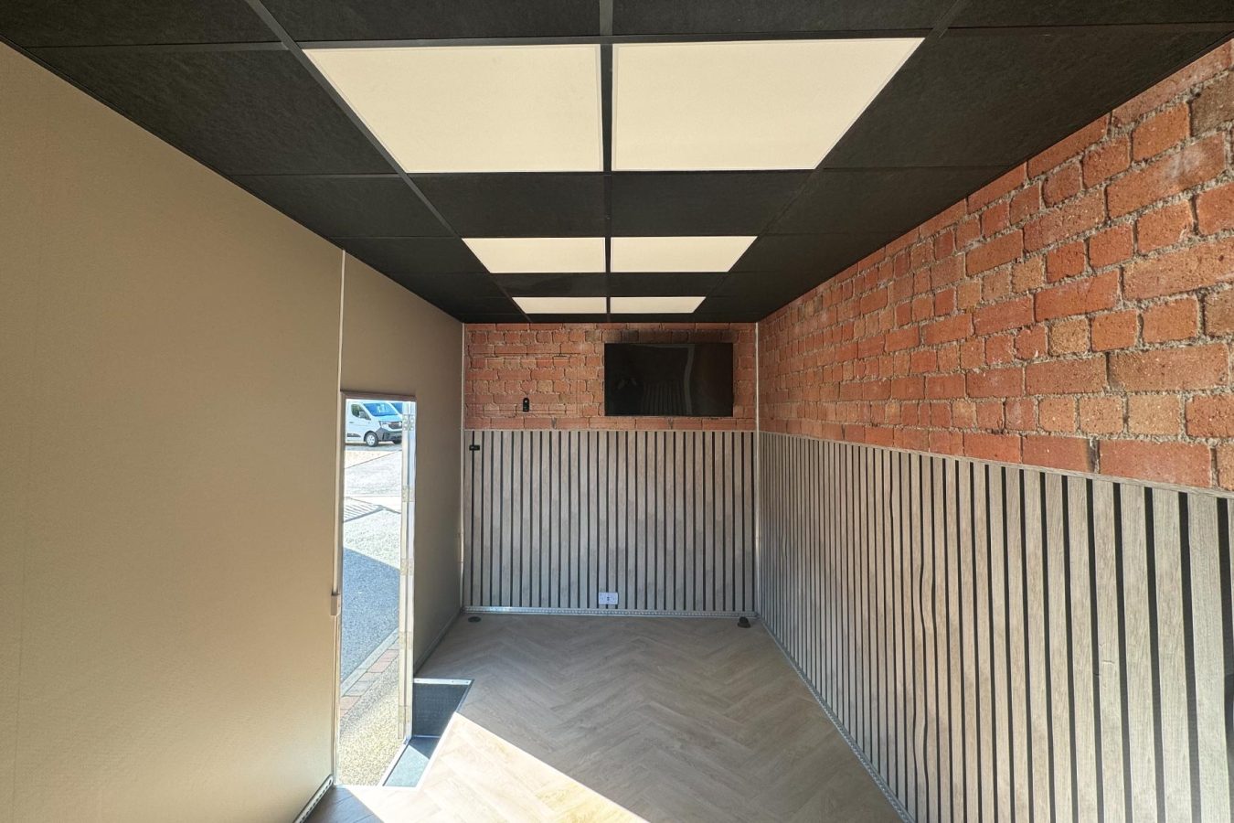 Ultra Lightweight Low Floor Show Vans