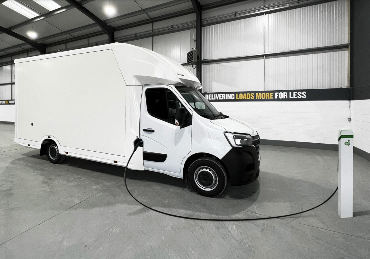 RENAULT E-LOADER LOW LOADER LUTON VAN