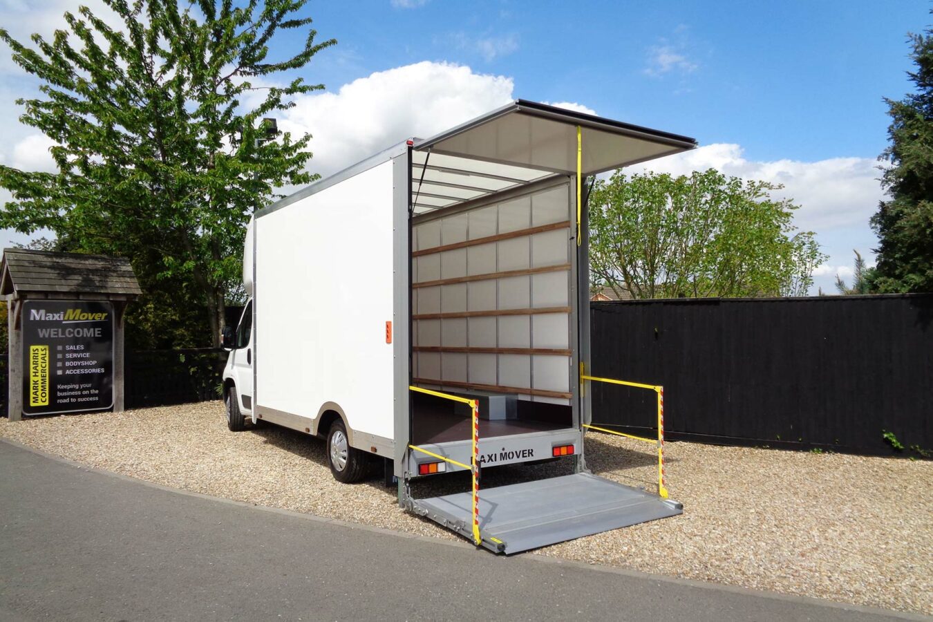 Vauxhall Movano 4.0M X 2.1M with Tail Lift (65 Reg)